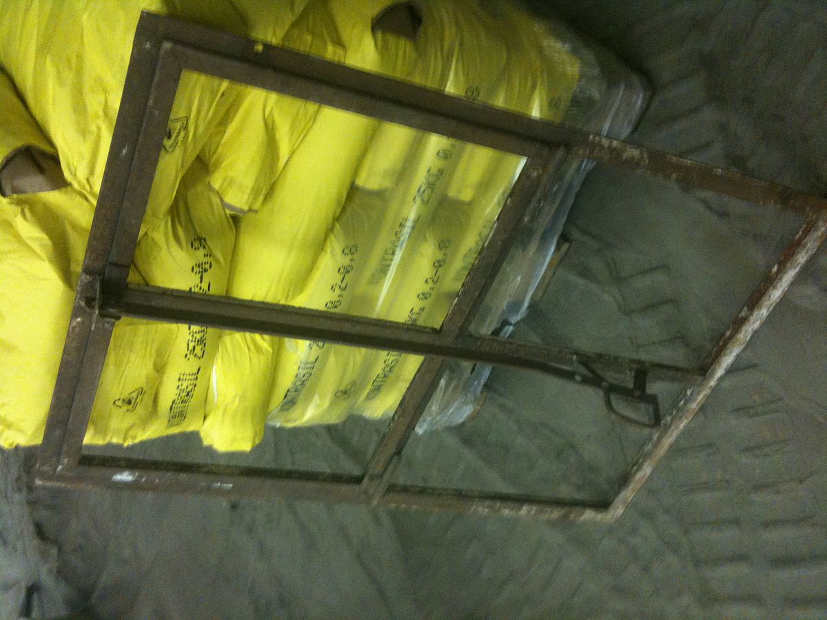 Sandstrahlarbeiten an einem Gussfenster Dresden