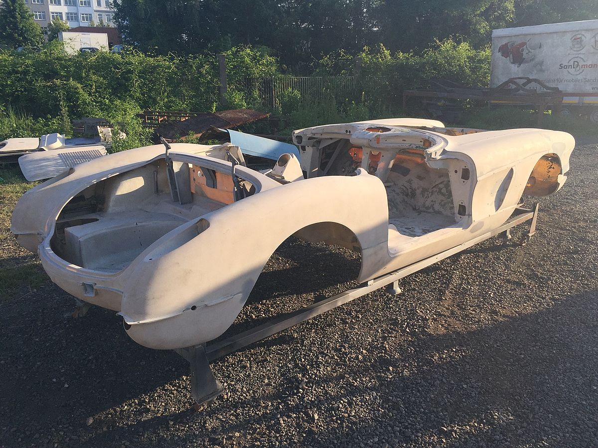 Sandstrahlen Sanierung Oldtimer Corvette